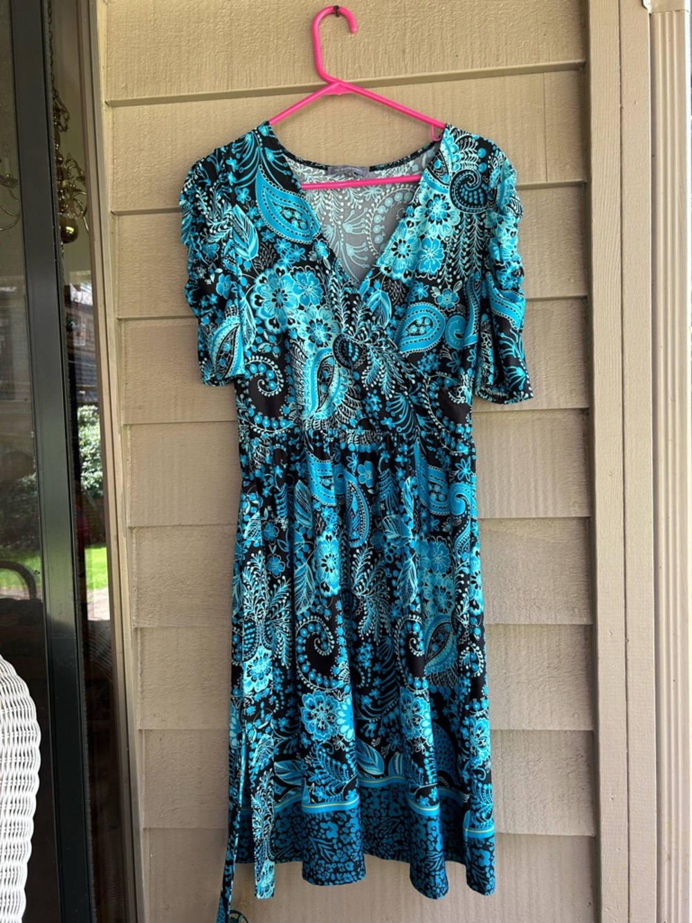 NY Collection Turquoise & Black Paisley Midi Dress. V-neck gathered sleeves.